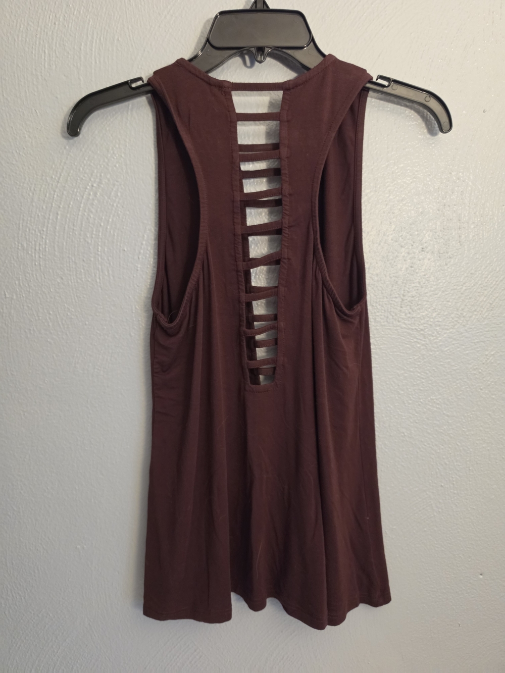 Sleeveless Ladder-Back Tank Top - Maroon